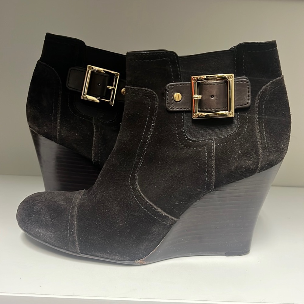 Gorgeous brown suede Tory burch 3” wedge booties